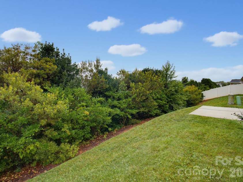 119 Maryland Drive, Thomasville, NC 27360.  MLS# CAR4402884, YatesRealty ID 36511. 