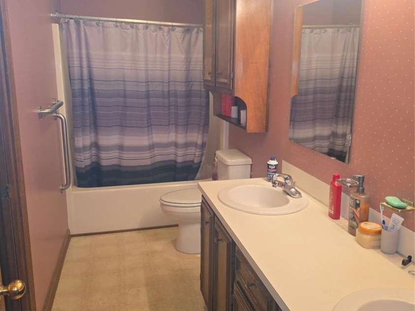 1115 Saint Charles Court, Newton, NC 28658.  MLS# CAR4401967, YatesRealty ID 36512. 