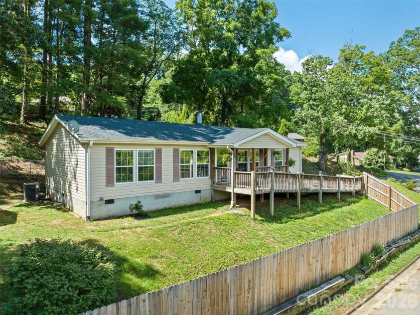 26 Cedar Street, Canton, NC 28716.  MLS# CAR4402720, YatesRealty ID 36514. 