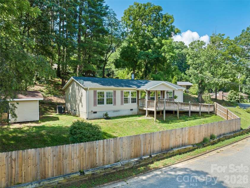 26 Cedar Street, Canton, NC 28716.  MLS# CAR4402720, YatesRealty ID 36514. 