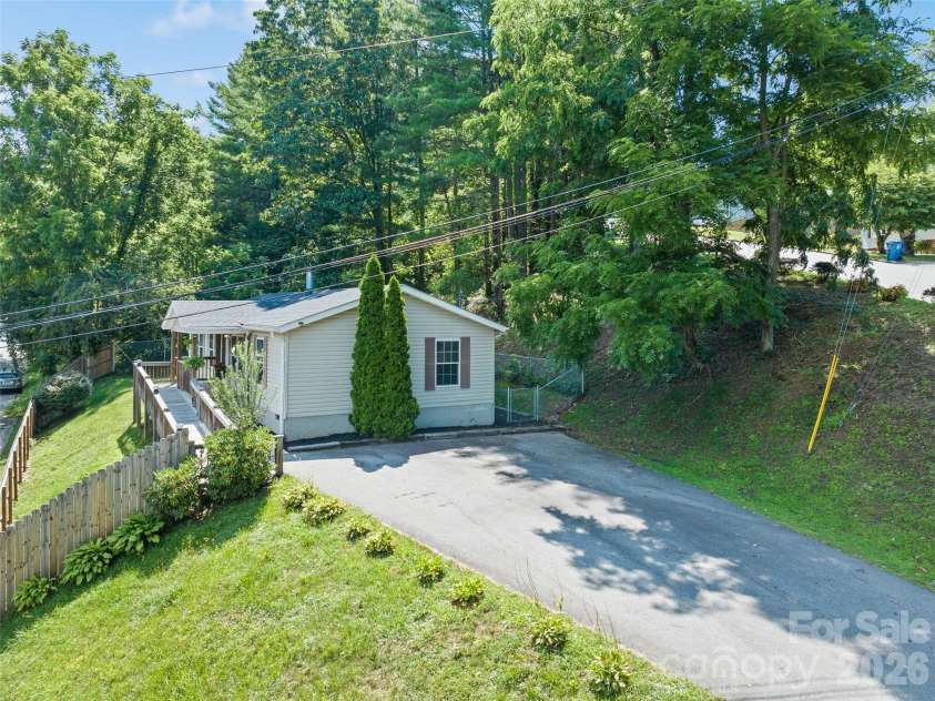 26 Cedar Street, Canton, NC 28716.  MLS# CAR4402720, YatesRealty ID 36514. 
