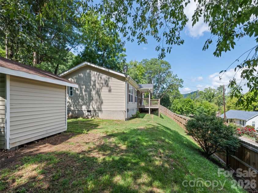 26 Cedar Street, Canton, NC 28716.  MLS# CAR4402720, YatesRealty ID 36514. 