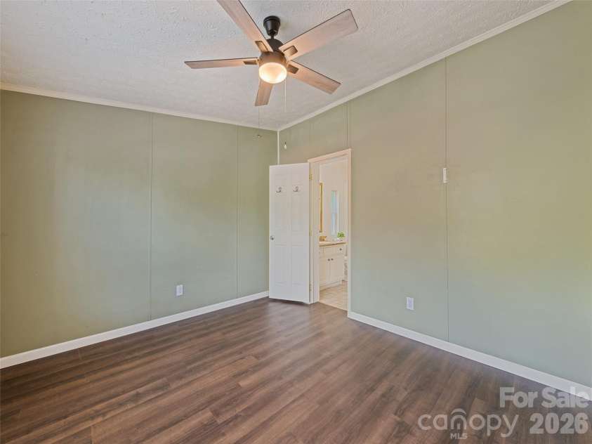 26 Cedar Street, Canton, NC 28716.  MLS# CAR4402720, YatesRealty ID 36514. 