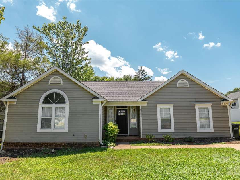 5423 Timbertop Lane, Charlotte, NC 28215.  MLS# CAR4403060, YatesRealty ID 36516. 
