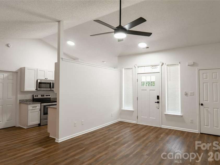 5423 Timbertop Lane, Charlotte, NC 28215.  MLS# CAR4403060, YatesRealty ID 36516. 