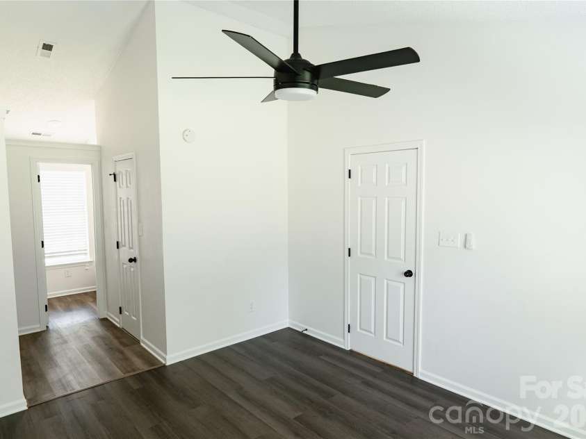 5423 Timbertop Lane, Charlotte, NC 28215.  MLS# CAR4403060, YatesRealty ID 36516. 