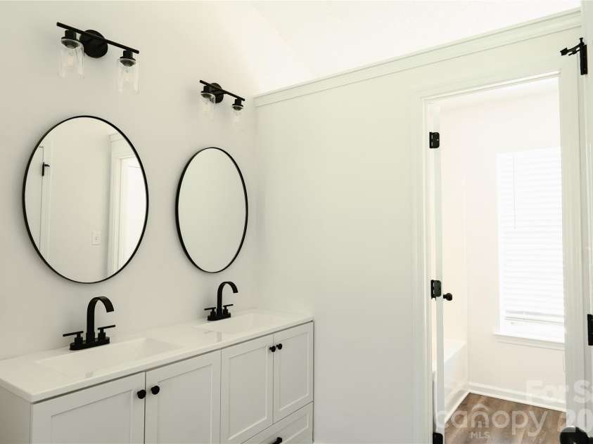 5423 Timbertop Lane, Charlotte, NC 28215.  MLS# CAR4403060, YatesRealty ID 36516. 