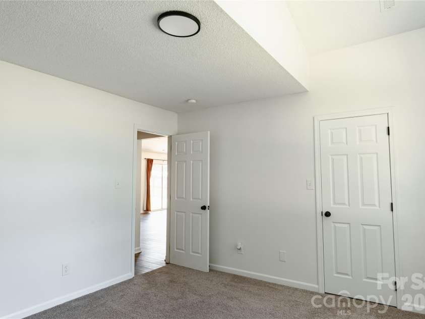 5423 Timbertop Lane, Charlotte, NC 28215.  MLS# CAR4403060, YatesRealty ID 36516. 