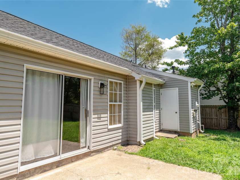 5423 Timbertop Lane, Charlotte, NC 28215.  MLS# CAR4403060, YatesRealty ID 36516. 