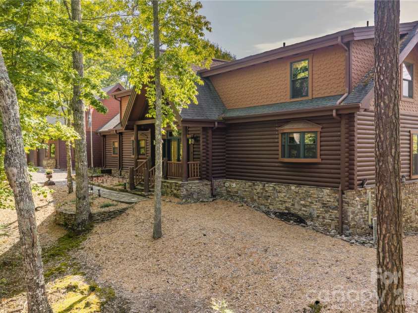 925 Appalachian Way, Bryson City, NC 28713.  MLS# CAR4401683, YatesRealty ID 36521. 