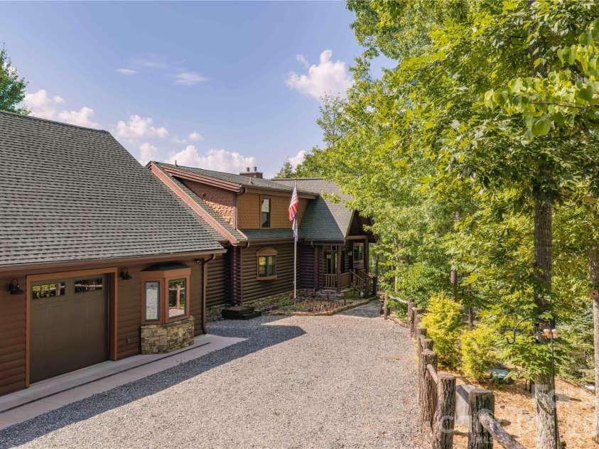 925 Appalachian Way, Bryson City, NC 28713.  MLS# CAR4401683, YatesRealty ID 36521. 