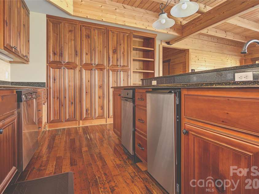 925 Appalachian Way, Bryson City, NC 28713.  MLS# CAR4401683, YatesRealty ID 36521. 