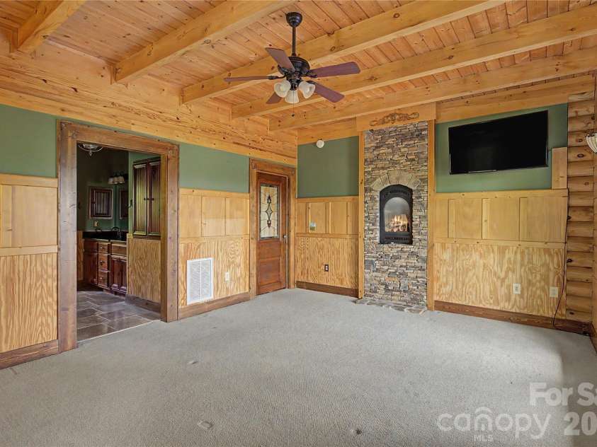 925 Appalachian Way, Bryson City, NC 28713.  MLS# CAR4401683, YatesRealty ID 36521. 
