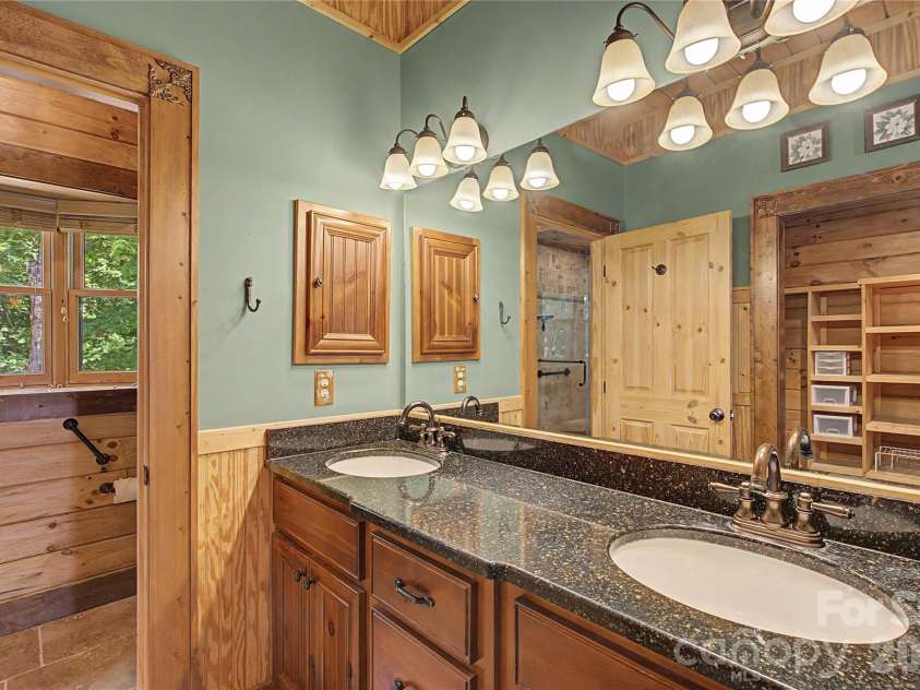 925 Appalachian Way, Bryson City, NC 28713.  MLS# CAR4401683, YatesRealty ID 36521. 