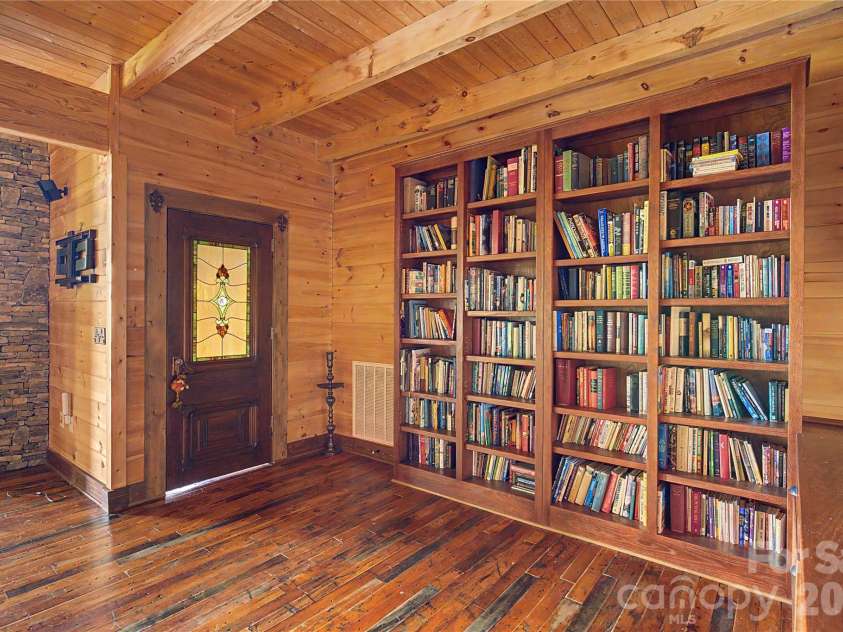 925 Appalachian Way, Bryson City, NC 28713.  MLS# CAR4401683, YatesRealty ID 36521. 