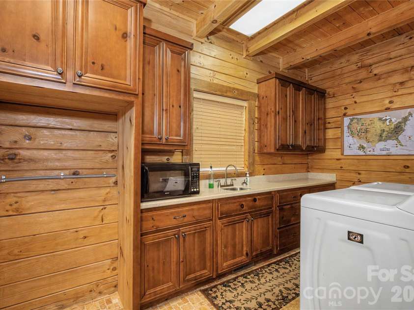 925 Appalachian Way, Bryson City, NC 28713.  MLS# CAR4401683, YatesRealty ID 36521. 