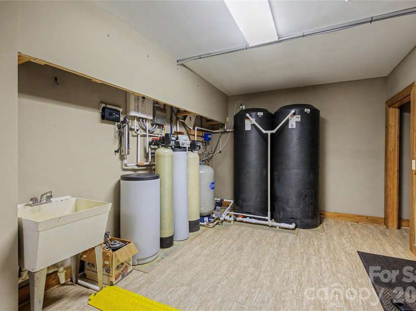925 Appalachian Way, Bryson City, NC 28713.  MLS# CAR4401683, YatesRealty ID 36521. 