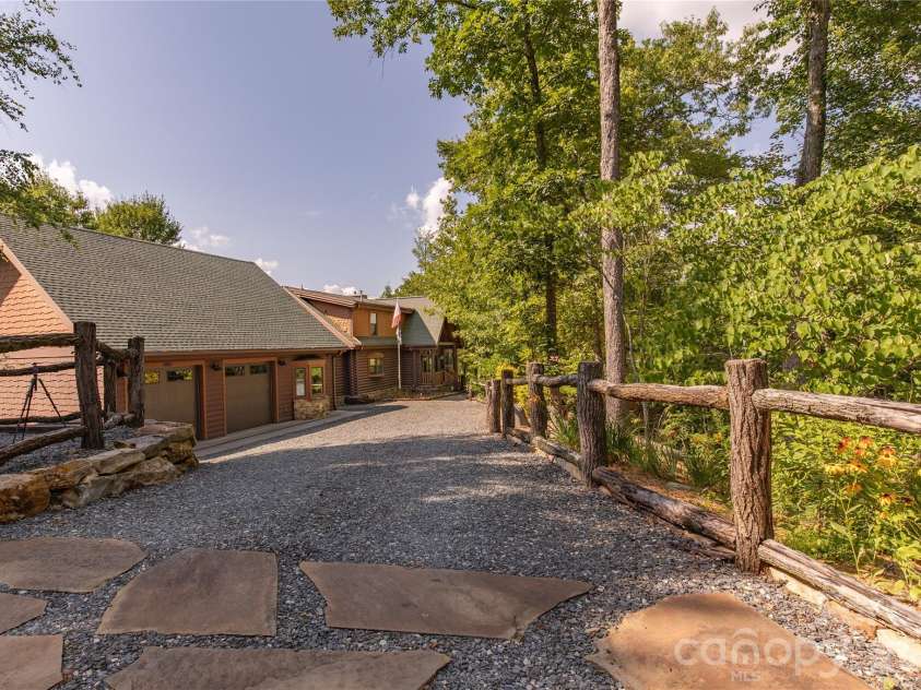 925 Appalachian Way, Bryson City, NC 28713.  MLS# CAR4401683, YatesRealty ID 36521. 