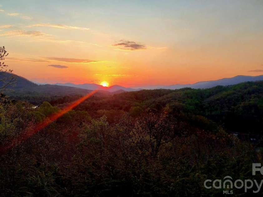 925 Appalachian Way, Bryson City, NC 28713.  MLS# CAR4401683, YatesRealty ID 36521. 