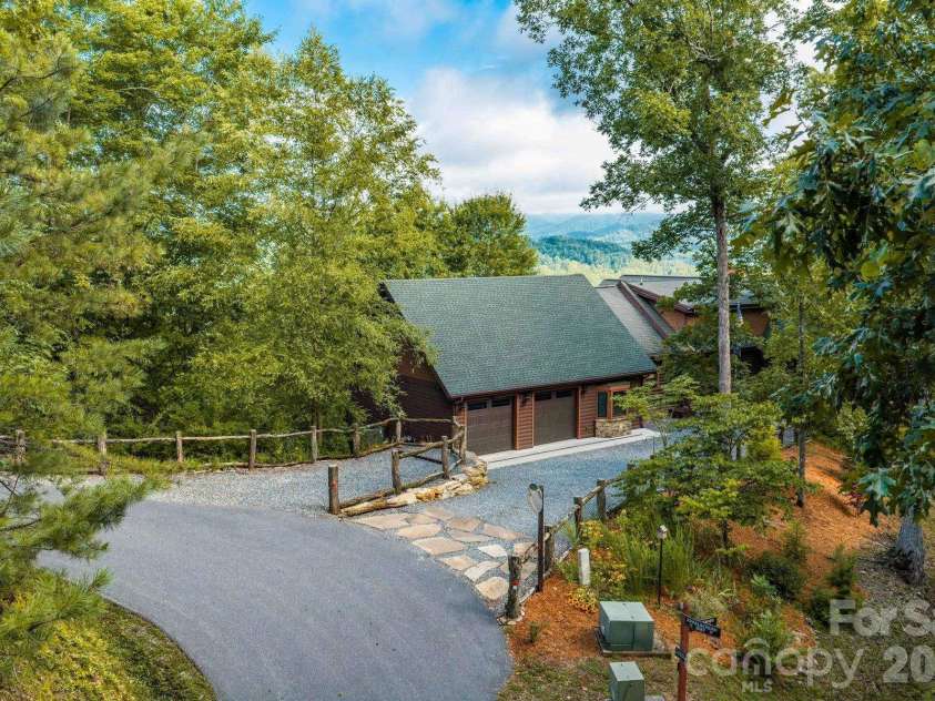 925 Appalachian Way, Bryson City, NC 28713.  MLS# CAR4401683, YatesRealty ID 36521. 