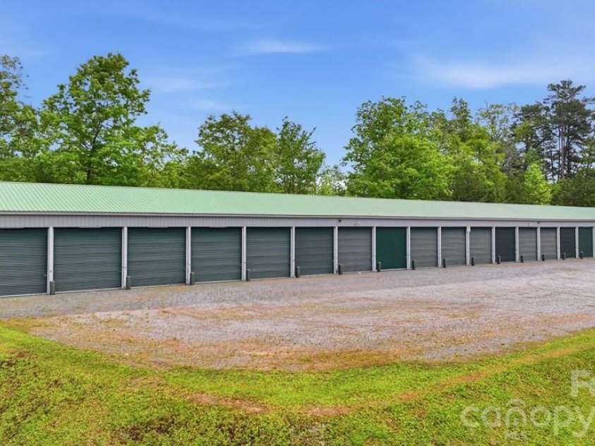 925 Appalachian Way, Bryson City, NC 28713.  MLS# CAR4401683, YatesRealty ID 36521. 