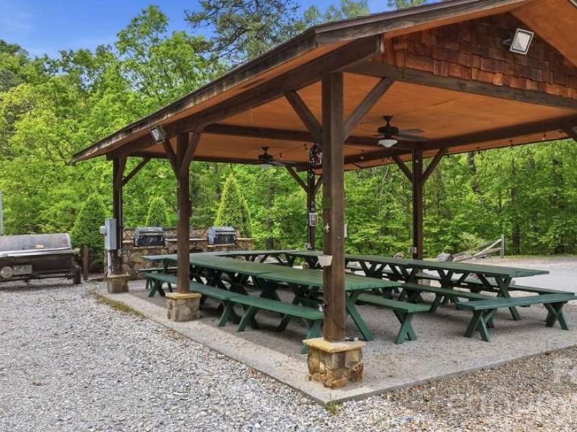 925 Appalachian Way, Bryson City, NC 28713.  MLS# CAR4401683, YatesRealty ID 36521. 