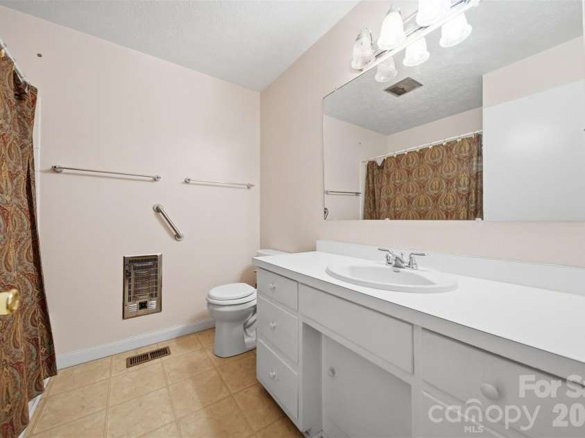 824 Powell Road, Lenoir, NC 28645.  MLS# CAR4389337, YatesRealty ID 36523. 