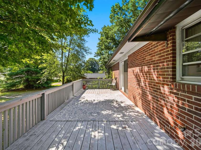 824 Powell Road, Lenoir, NC 28645.  MLS# CAR4389337, YatesRealty ID 36523. 
