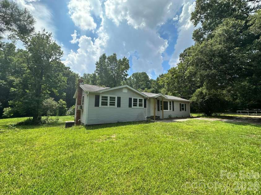 308 Maple Grove Church Road, Matthews, NC 28104.  MLS# CAR4402324, YatesRealty ID 36524. 
