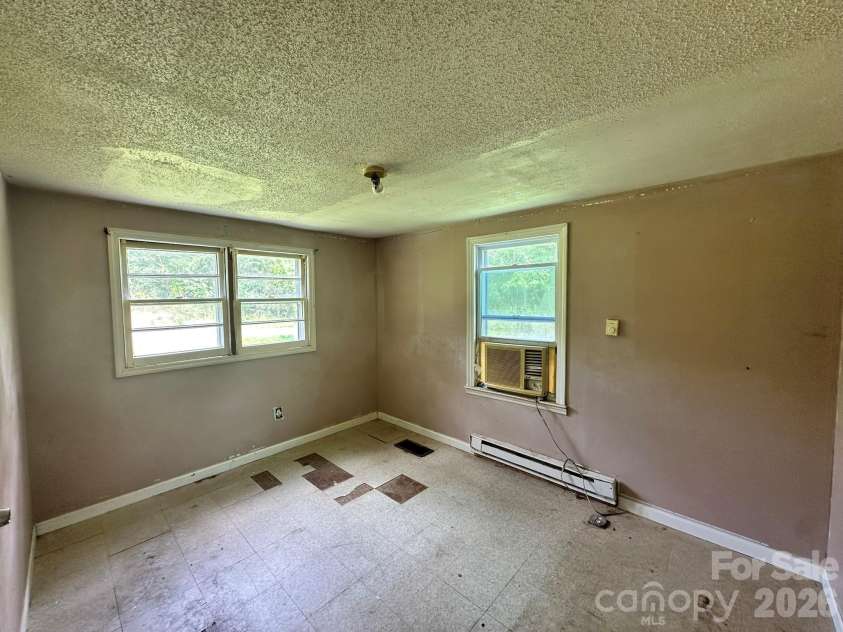 308 Maple Grove Church Road, Matthews, NC 28104.  MLS# CAR4402324, YatesRealty ID 36524. 