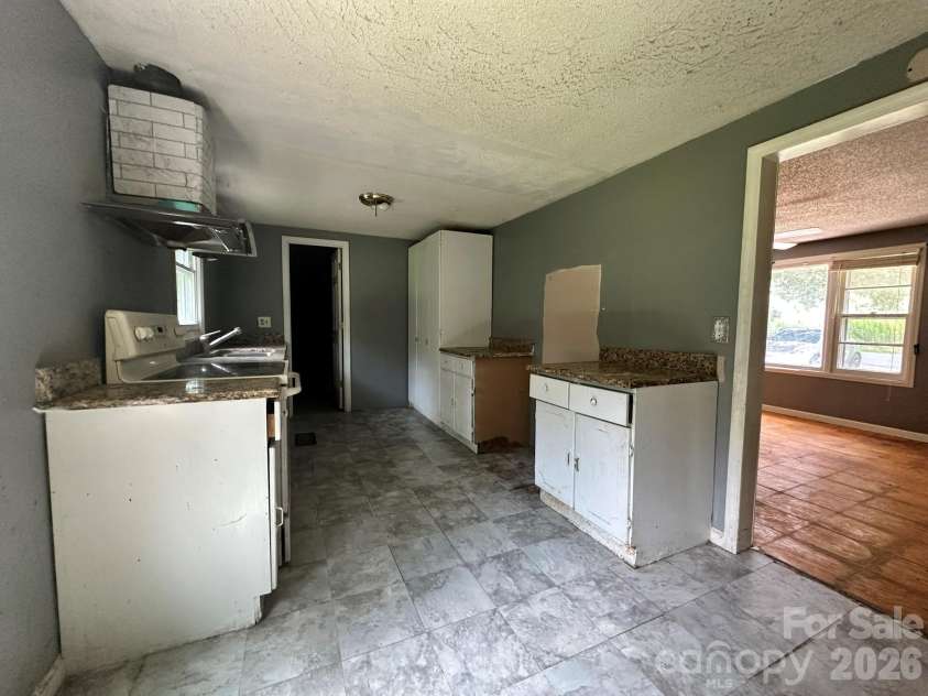 308 Maple Grove Church Road, Matthews, NC 28104.  MLS# CAR4402324, YatesRealty ID 36524. 