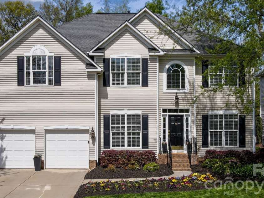 913 Grayscroft Drive, Waxhaw, NC 28173.  MLS# CAR4400630, YatesRealty ID 36526. 