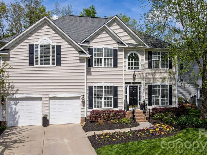913 Grayscroft Drive, Waxhaw, NC 28173.  MLS# CAR4400630, YatesRealty ID 36526. 