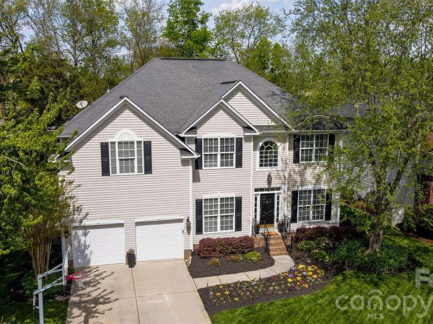 913 Grayscroft Drive, Waxhaw, NC 28173.  MLS# CAR4400630, YatesRealty ID 36526. 