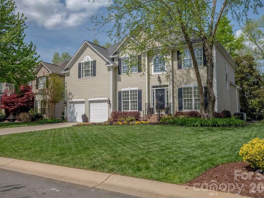 913 Grayscroft Drive, Waxhaw, NC 28173.  MLS# CAR4400630, YatesRealty ID 36526. 