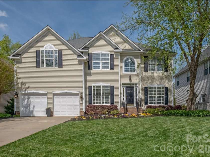 913 Grayscroft Drive, Waxhaw, NC 28173.  MLS# CAR4400630, YatesRealty ID 36526. 