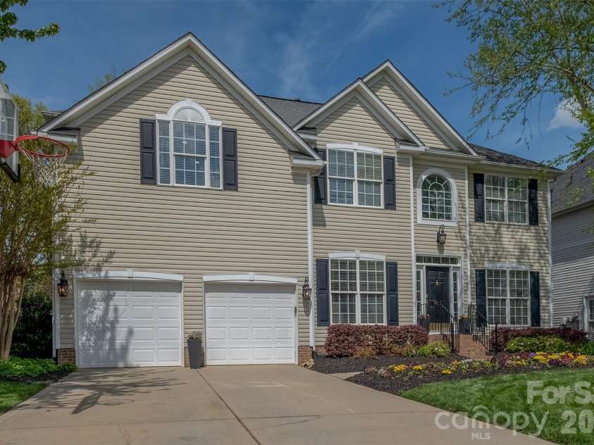 913 Grayscroft Drive, Waxhaw, NC 28173.  MLS# CAR4400630, YatesRealty ID 36526. 
