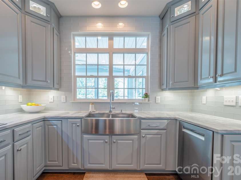 913 Grayscroft Drive, Waxhaw, NC 28173.  MLS# CAR4400630, YatesRealty ID 36526. 