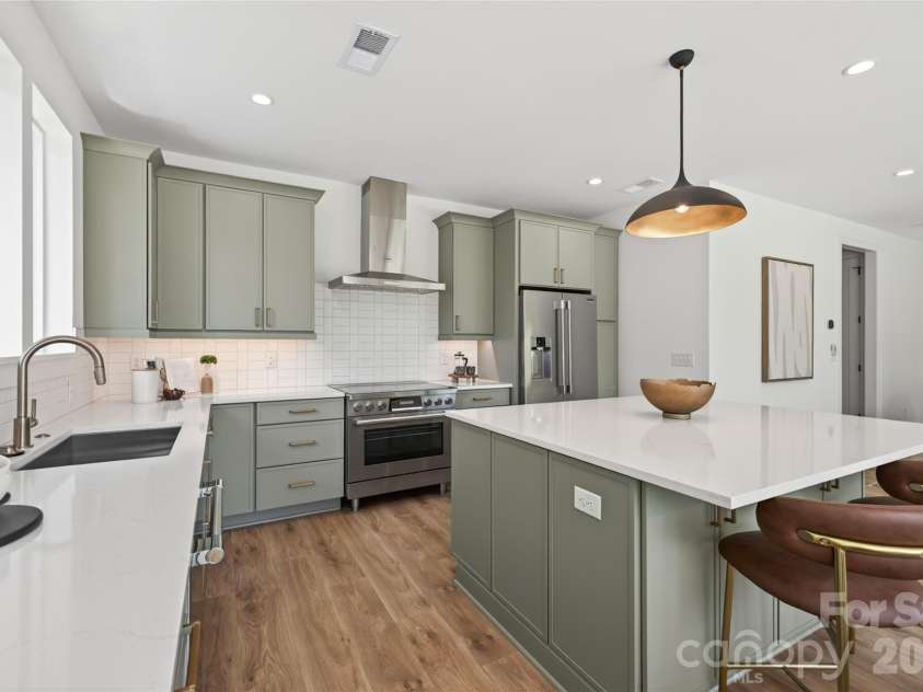 408 Dover Avenue, Charlotte, NC 28209.  MLS# CAR4382503, YatesRealty ID 36527. 
