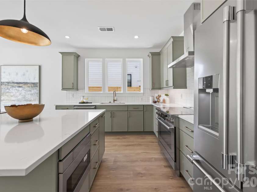 408 Dover Avenue, Charlotte, NC 28209.  MLS# CAR4382503, YatesRealty ID 36527. 