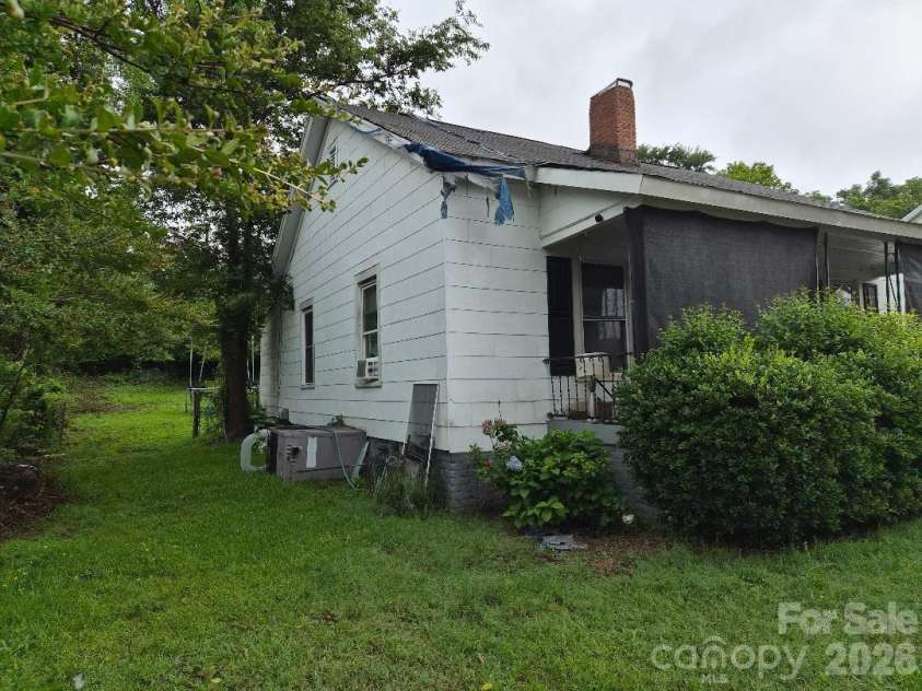 6 Hampton Street, Great Falls, SC 29055.  MLS# CAR4396864, YatesRealty ID 36528. ^ Hampton Street