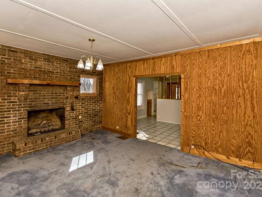 20 Lindsey Road, Candler, NC 28715.  MLS# CAR4218024, YatesRealty ID 3653. 