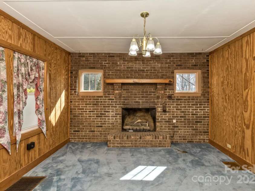 20 Lindsey Road, Candler, NC 28715.  MLS# CAR4218024, YatesRealty ID 3653. 