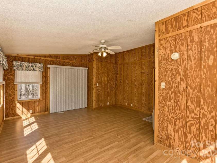 20 Lindsey Road, Candler, NC 28715.  MLS# CAR4218024, YatesRealty ID 3653. 