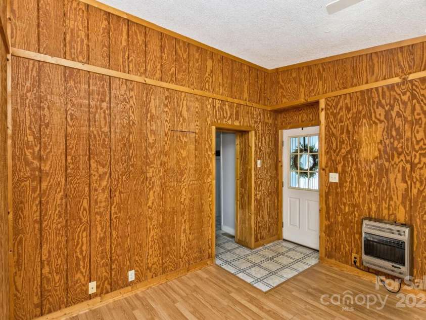 20 Lindsey Road, Candler, NC 28715.  MLS# CAR4218024, YatesRealty ID 3653. 