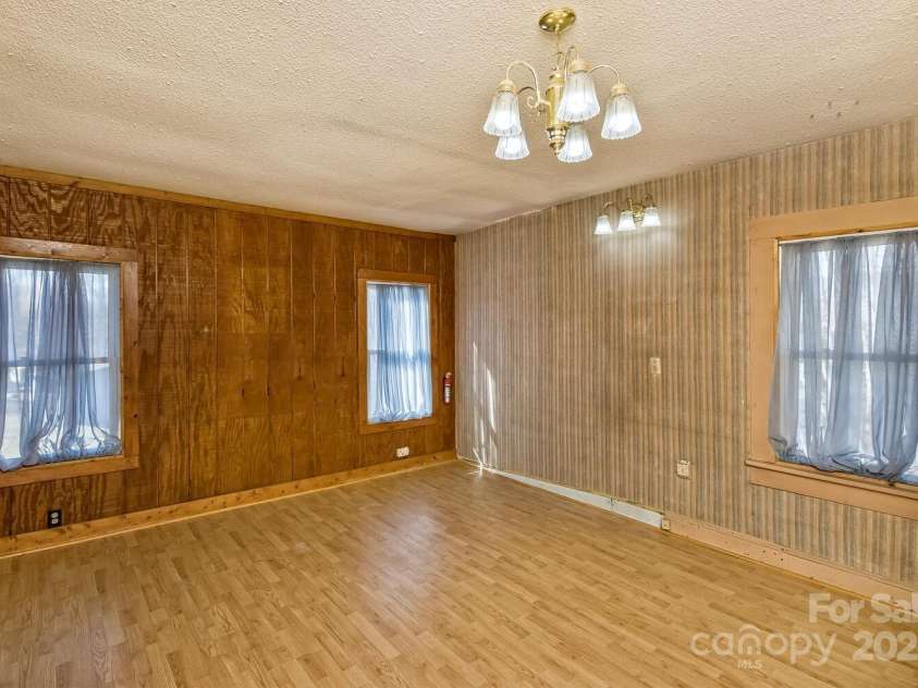 20 Lindsey Road, Candler, NC 28715.  MLS# CAR4218024, YatesRealty ID 3653. 