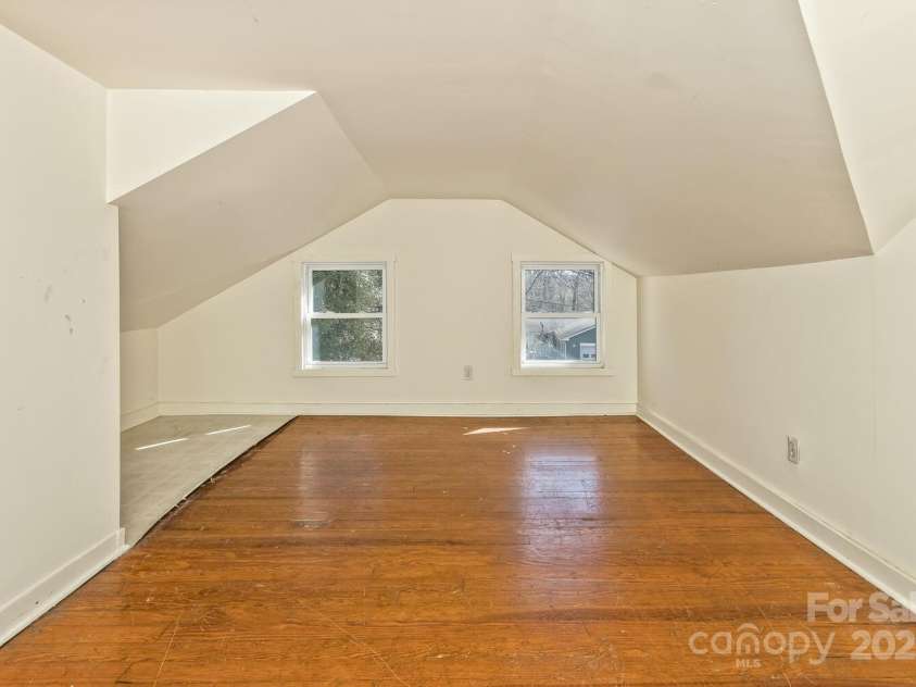 20 Lindsey Road, Candler, NC 28715.  MLS# CAR4218024, YatesRealty ID 3653. 