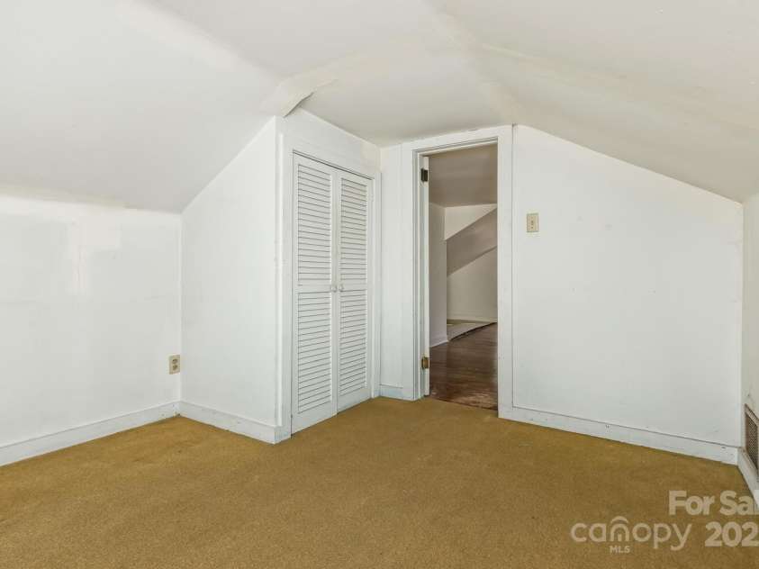 20 Lindsey Road, Candler, NC 28715.  MLS# CAR4218024, YatesRealty ID 3653. 