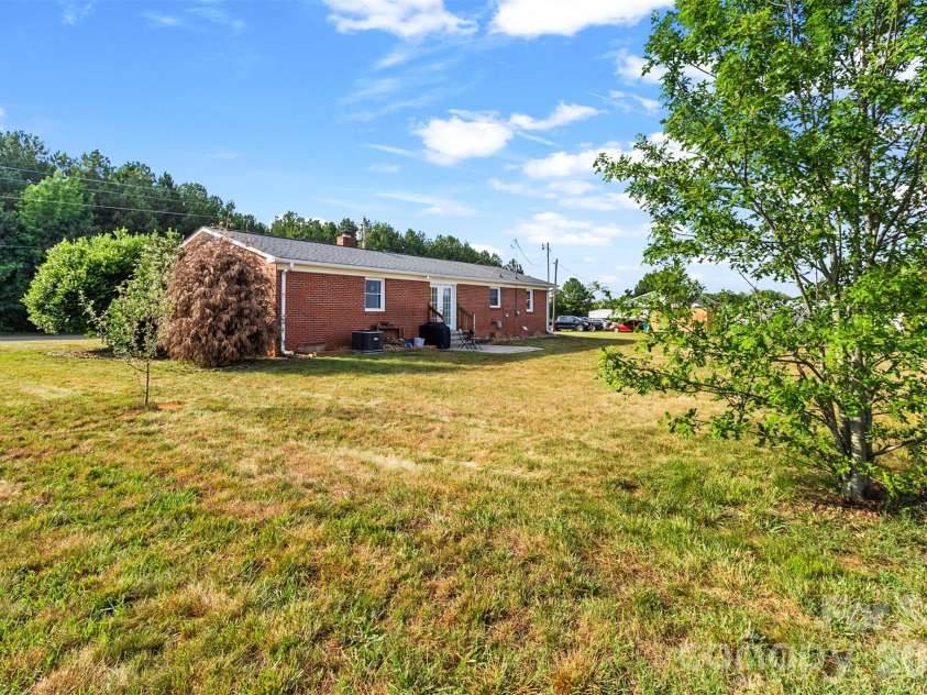 158 Baxter Road, Cherryville, NC 28021.  MLS# CAR4402188, YatesRealty ID 36530. 
