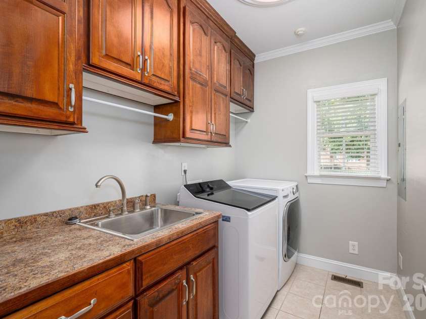 5021 Graystone Estates Drive, Belmont, NC 28012.  MLS# CAR4399399, YatesRealty ID 36531. 